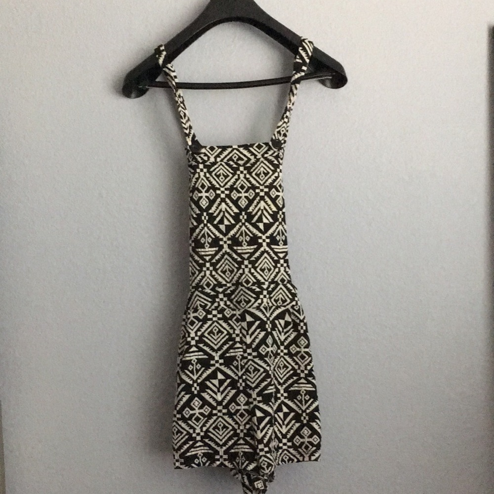 NWOT women’s tribal ikat short overalls